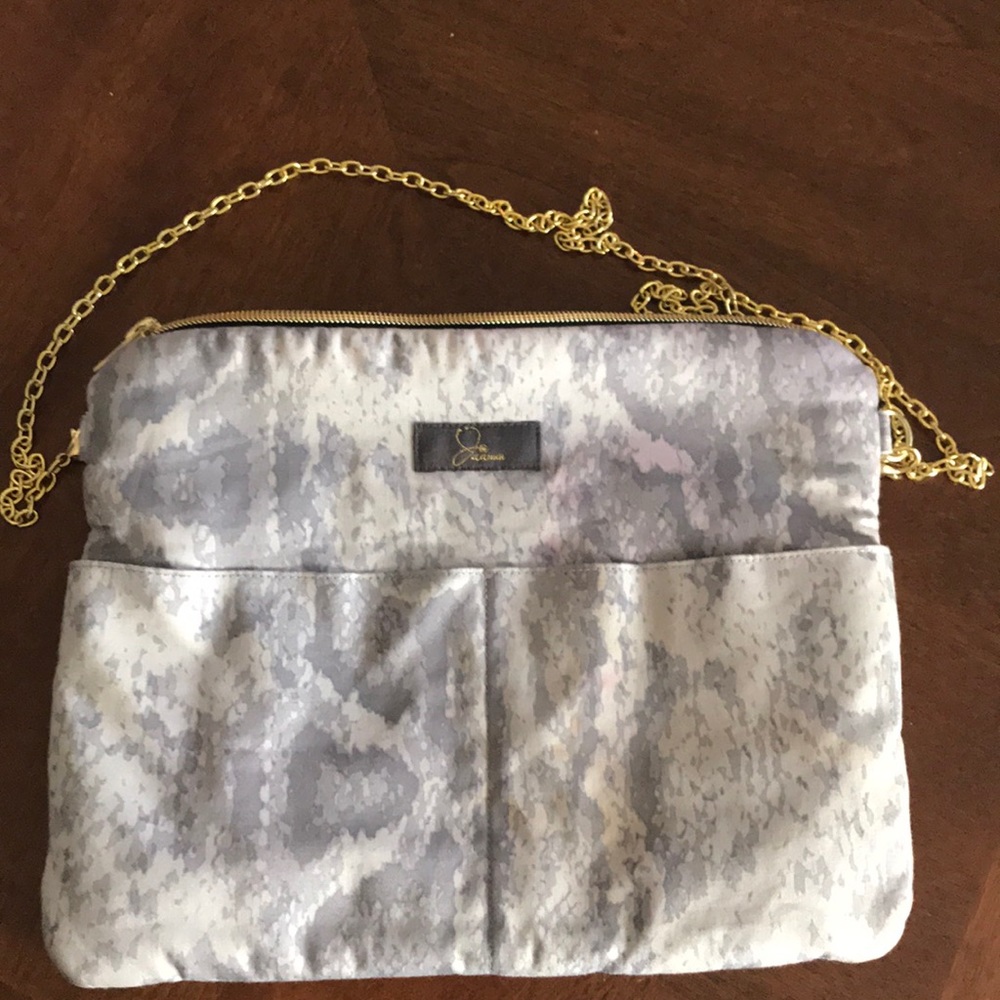 Jaanuu medical Clutch